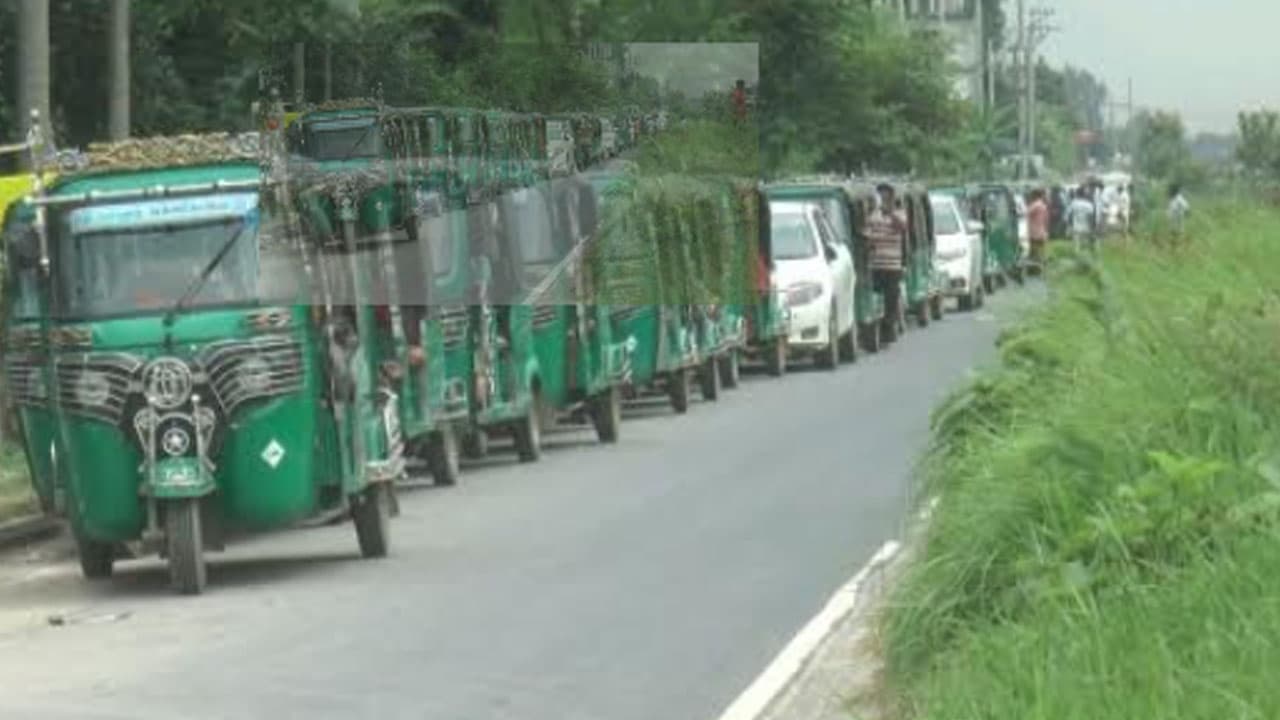 টাঙ্গাইলে তীব্র গ্যাস সংকট: দীর্ঘ লাইনে ভোগান্তি চালকদের, প্রভাব গৃহস্থালিতেও