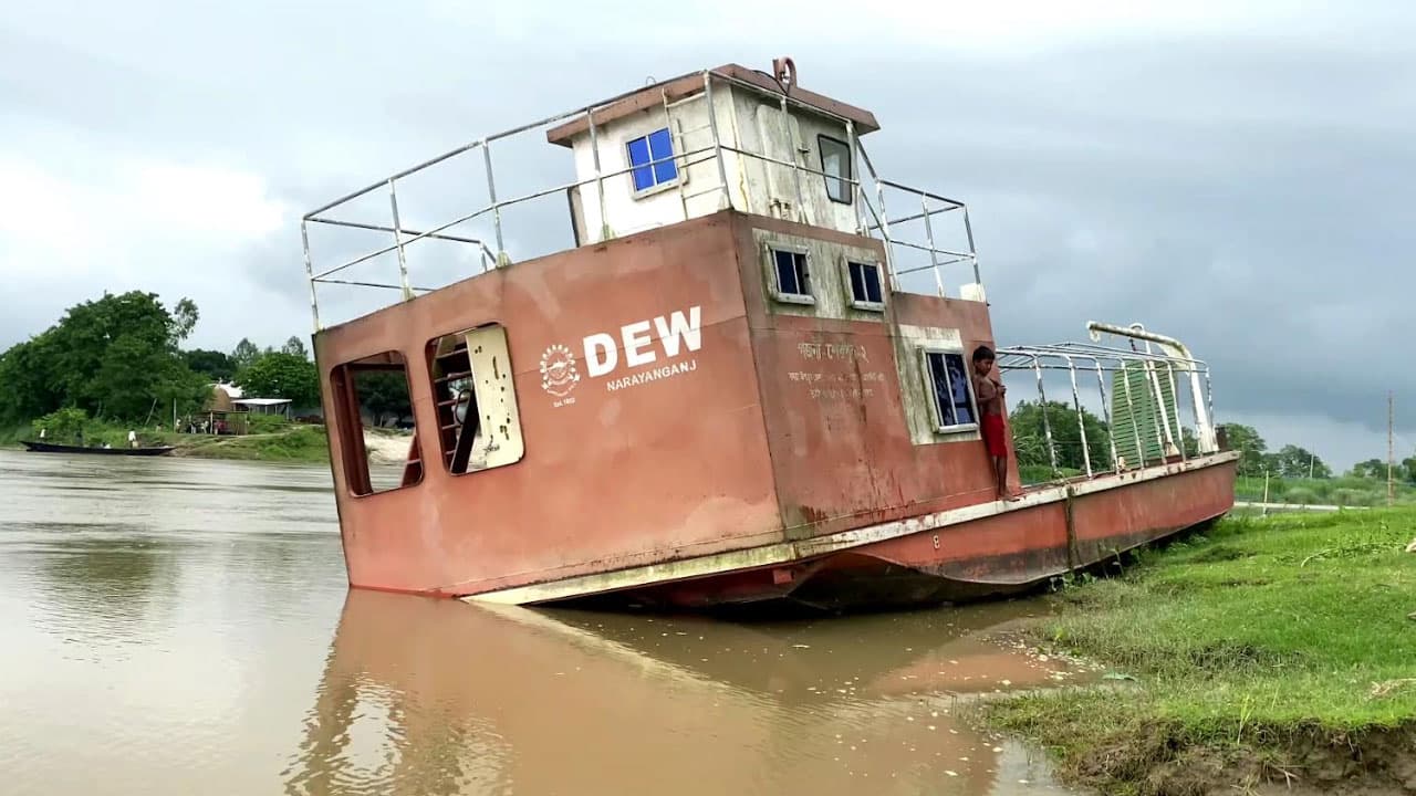 শেরপুরে কোটি টাকার রেসকিউ বোট দুটি অযত্নে নষ্ট, উধাও যন্ত্রাংশ
