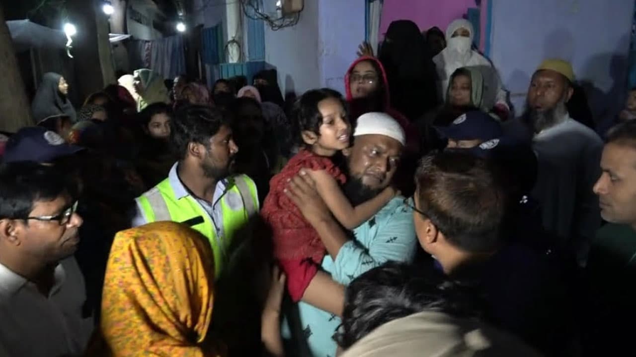 বাবার জানাজায় আড়াই ঘণ্টার প্যারোলে মুক্তি পেলেন সাবেক ছাত্রলীগ নেতা জেমস