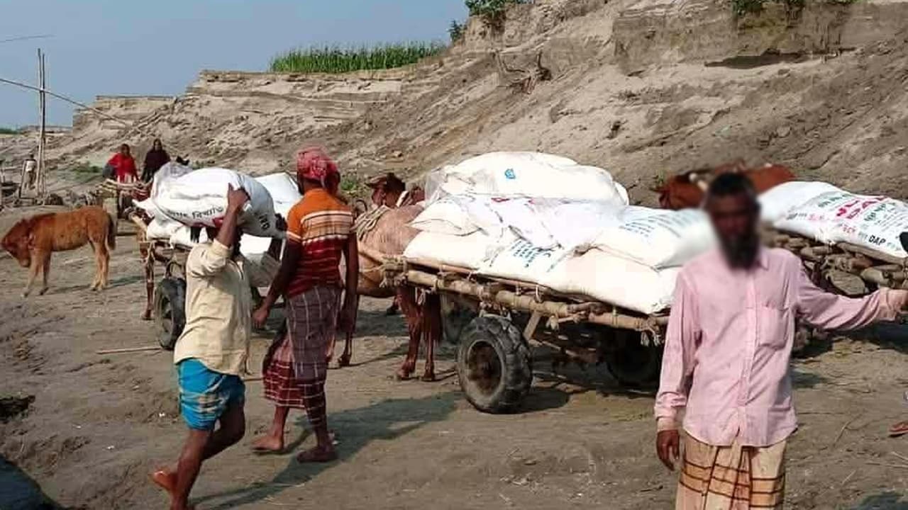 গাইবান্ধায় সরকারি বরাদ্দের সার খোলা বাজারে বিক্রি
