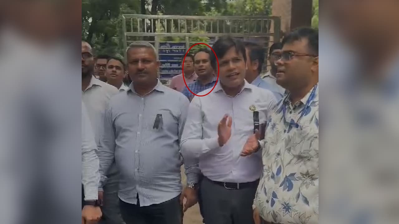 খালেদা জিয়ার বিরুদ্ধে ‘খুনি’ স্লোগানদাতা কর্মকর্তার পদায়ন বাতিল করল মাউশি