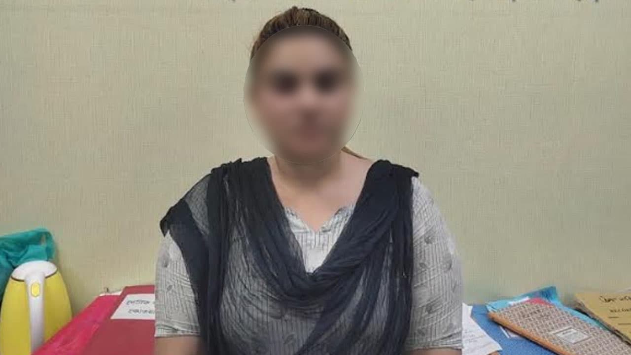 মা-বাবার পর মাদক ব্যবসার হাল ধরে বৃষ্টি, এবার কারাগারে তরুণী