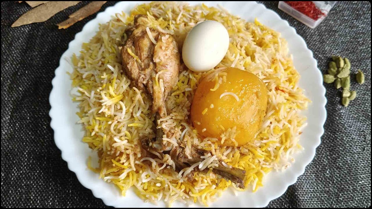 ঘরেই তৈরি করুন শাহি কলকাতা চিকেন বিরিয়ানি