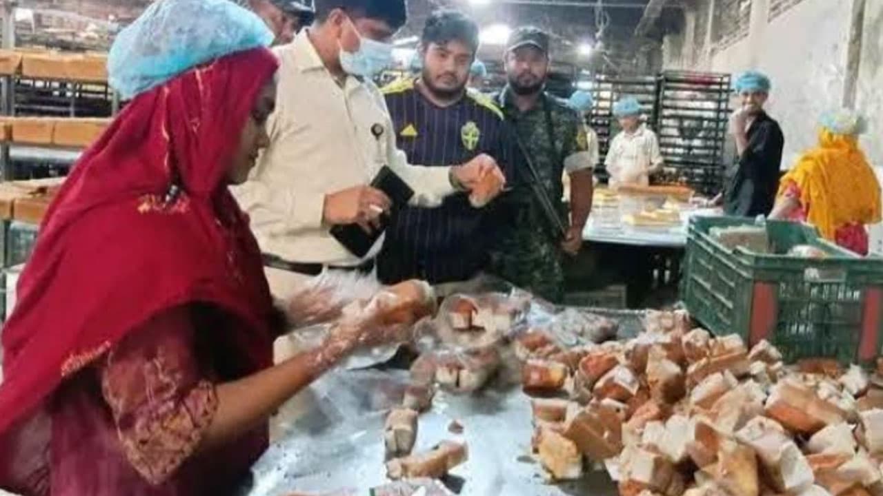 পচা ডিমে কেক তৈরি: নোয়াখালীর রুচিকা ফুড ইন্ডাস্ট্রিজকে ৪০ হাজার টাকা জরিমানা