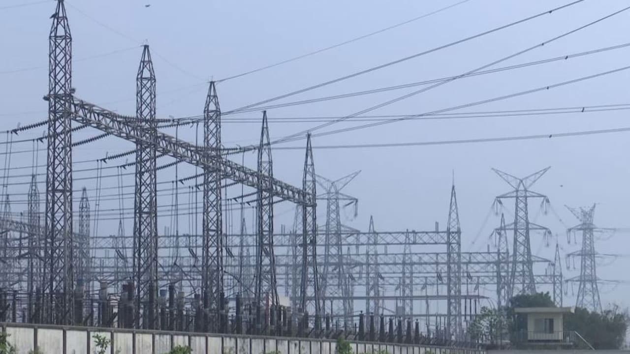 মন্ত্রীর আসনে বিদ্যুৎ সরবরাহ স্বাভাবিক, সিরাজগঞ্জের অন্য উপজেলায় চরম ভোগান্তি