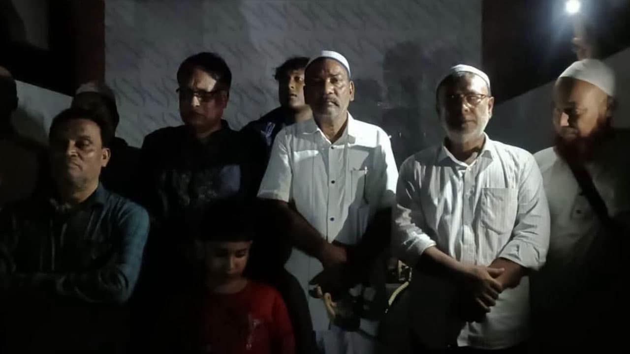 কারাগারে বড় ভাইয়ের মৃত্যু, প্যারোলে মুক্তি পেয়ে জানাজায় অংশ নিলেন আ.লীগ নেতা