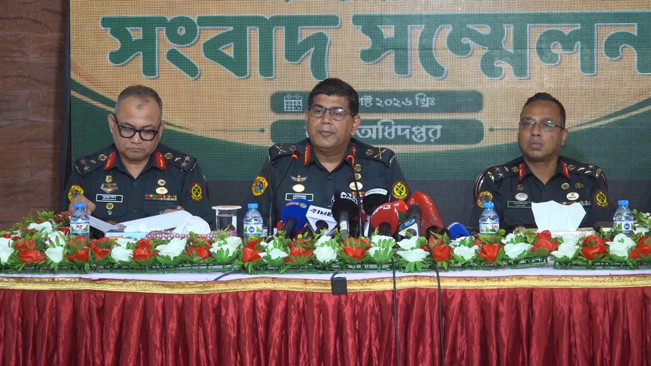 নরসিংদী কারাগার থেকে পালানো ১৬৬ বন্দির নথি নেই, জানালেন আইজিপি