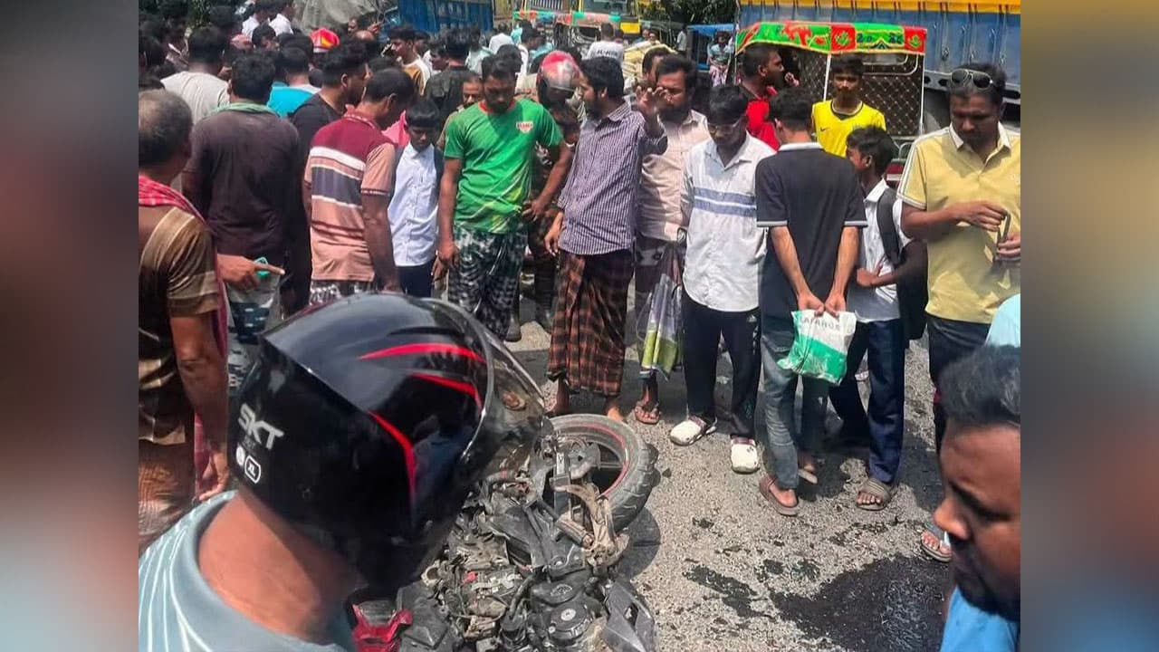 শিবগঞ্জে পৃথক সড়ক দুর্ঘটনায় স্কুলশিক্ষার্থীসহ ৪ মোটরসাইকেল আরোহী নিহত