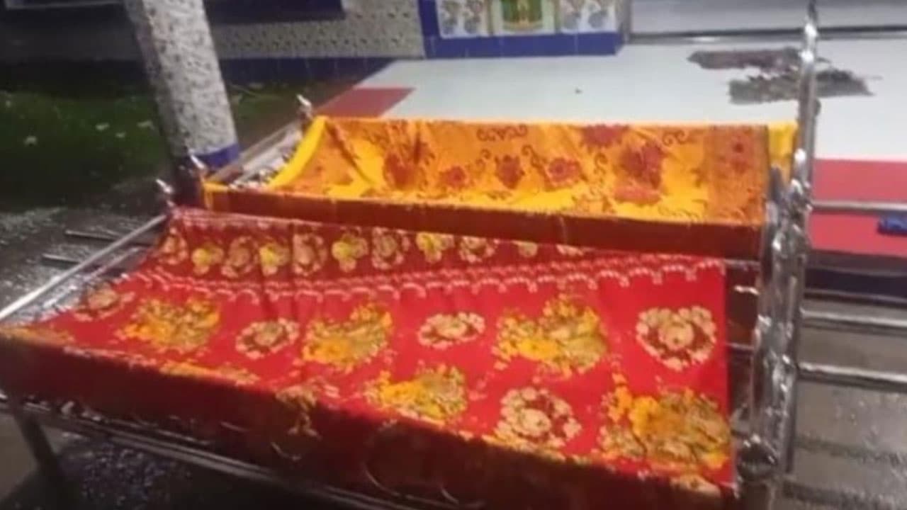 গোপালগঞ্জে ঋণের চাপে ছেলের আত্মহত্যা, মরদেহ দেখে বাবার মৃত্যু