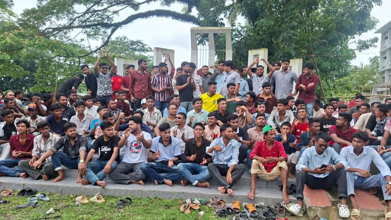 দিরাইয়ে ফ্যামিলি কার্ড নিয়োগে অনিয়মের অভিযোগ: ছাত্রদলের বিক্ষোভ ও অবস্থান কর্মসূচি