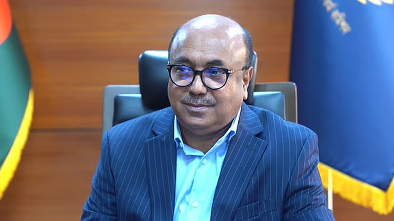 পদত্যাগ করেছেন পিএসসি চেয়ারম্যান মোবাশ্বের মোনেম