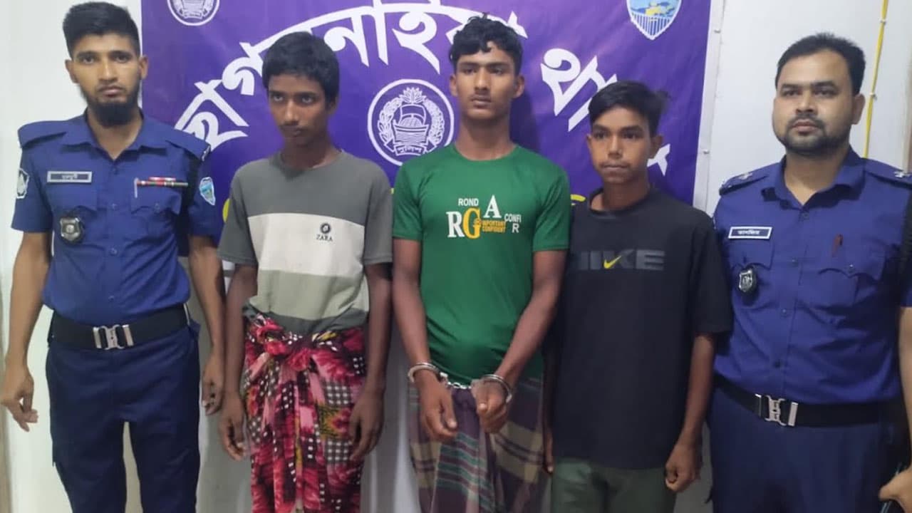 ফেনীতে বাক-প্রতিবন্ধী নারীকে সংঘবদ্ধধর্ষণ, ৩ কিশোর গ্রেপ্তার