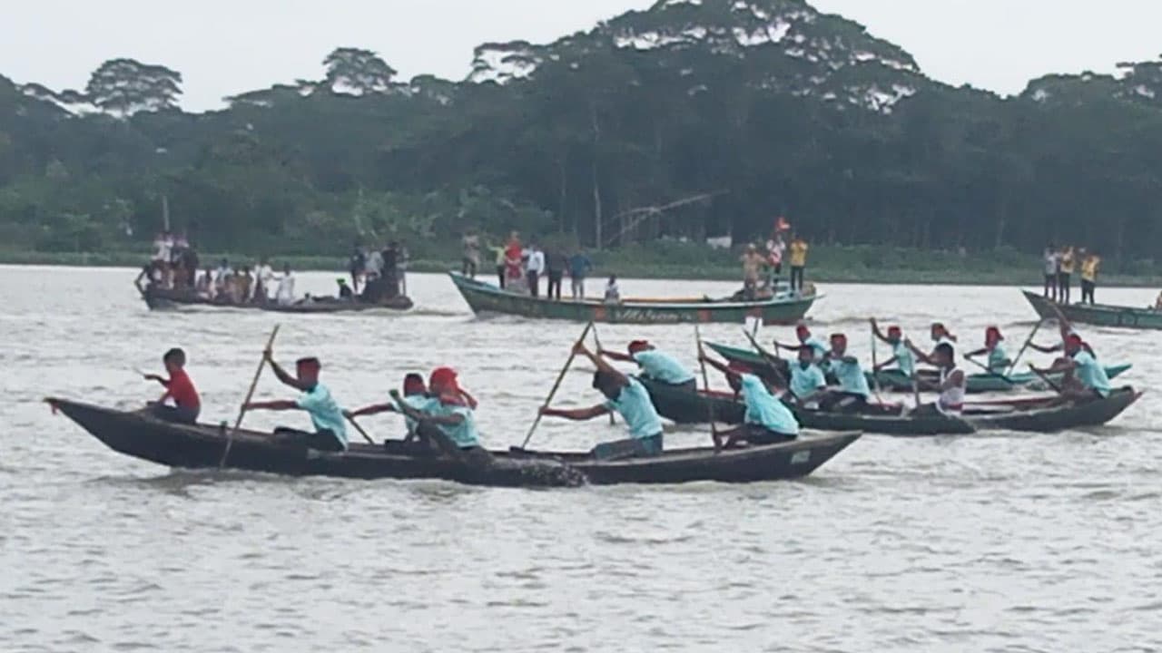 সুগন্ধা নদীতে জমজমাট নৌকাবাইচ, চ্যাম্পিয়ন ধানসিঁড়ি গ্রুপ