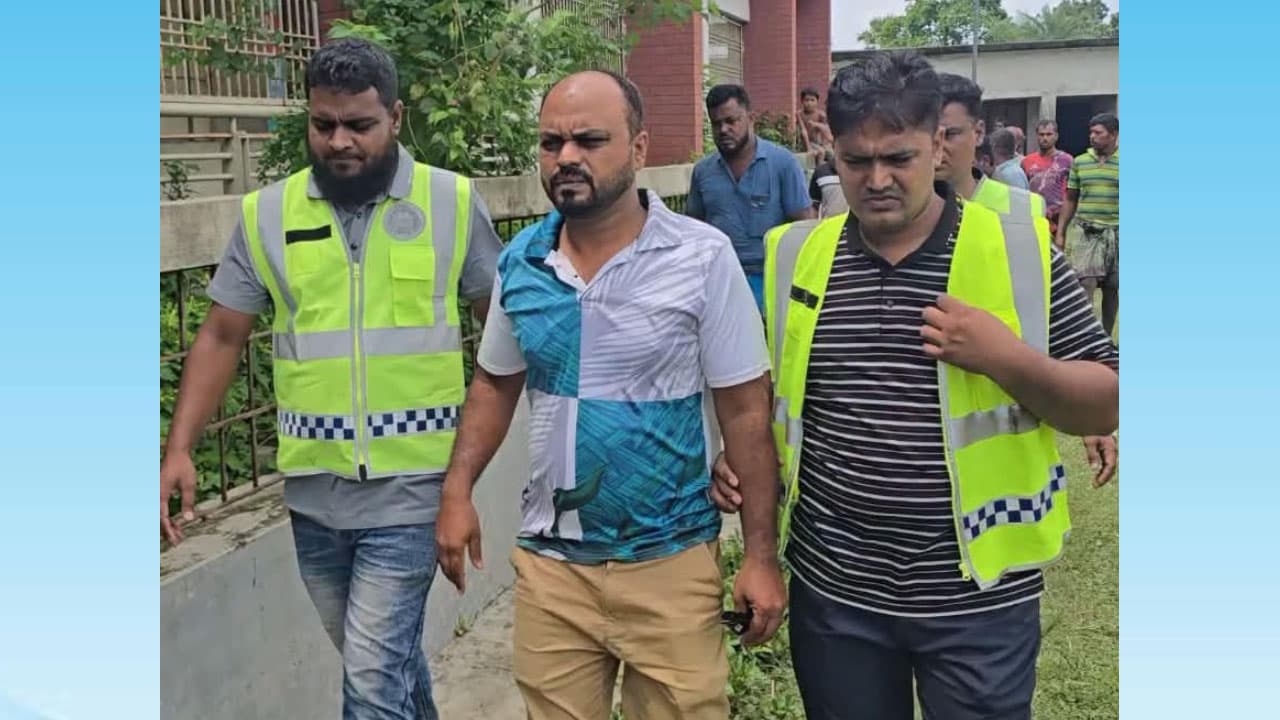 চিরকুটে ডেকে ছাত্রীকে যৌন নিপীড়নের অভিযোগ, ঝিনাইদহে শিক্ষক গ্রেপ্তার