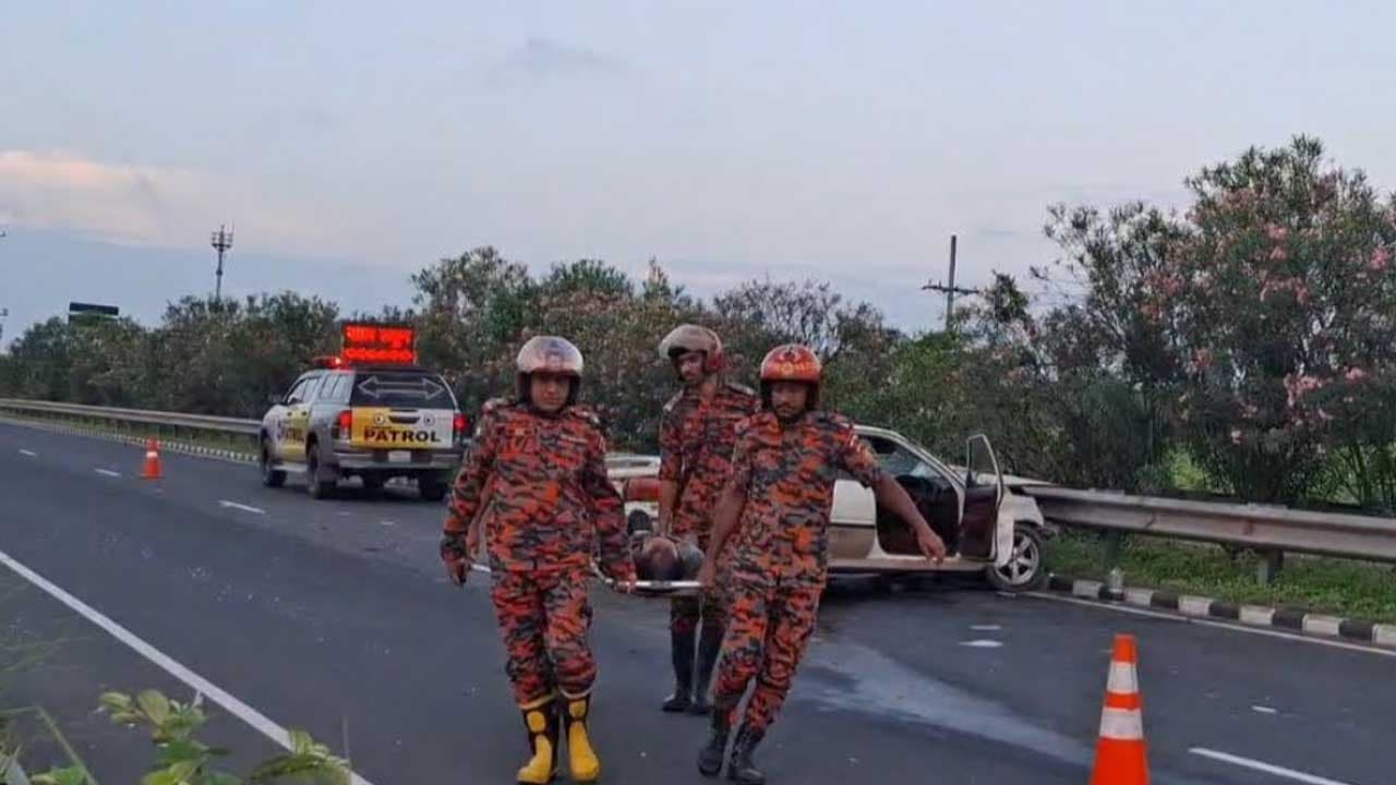ঢাকা-মাওয়া এক্সপ্রেসওয়েতে প্রাইভেটকার দুর্ঘটনা, আহত ২