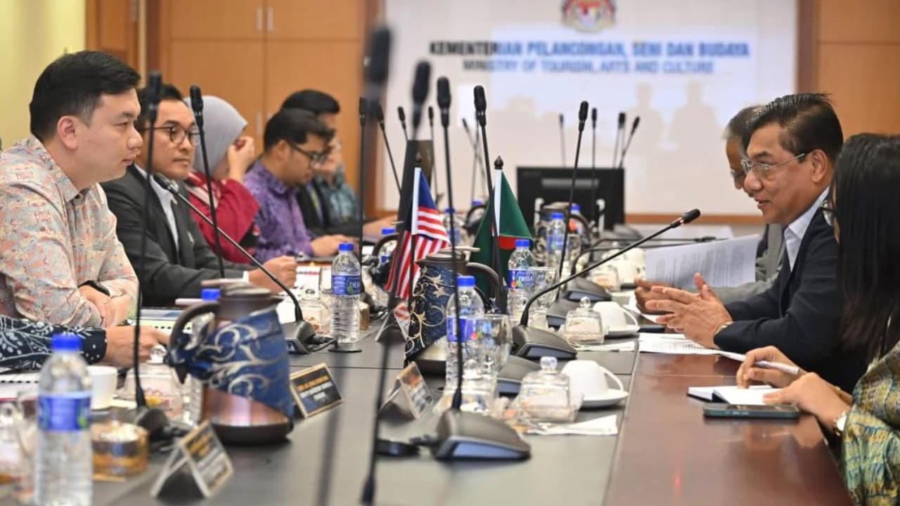 বাংলাদেশ ও মালয়েশিয়ার মধ্যে পর্যটন সহযোগিতা বৃদ্ধিতে দ্বিপাক্ষিক বৈঠক
