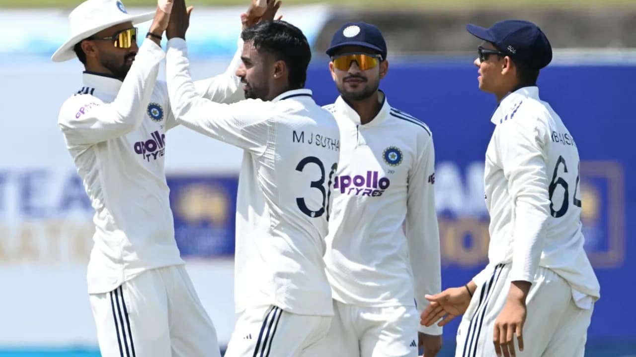 সুতারের ১০ উইকেটে গলে শ্রীলঙ্কাকে গুঁড়িয়ে দিল ভারত