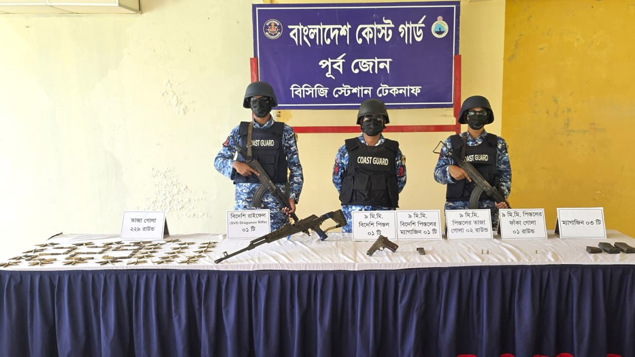 টেকনাফে নাফ নদীতে অভিযান: বিদেশি অস্ত্র ও ২৩২ রাউন্ড গুলি উদ্ধার