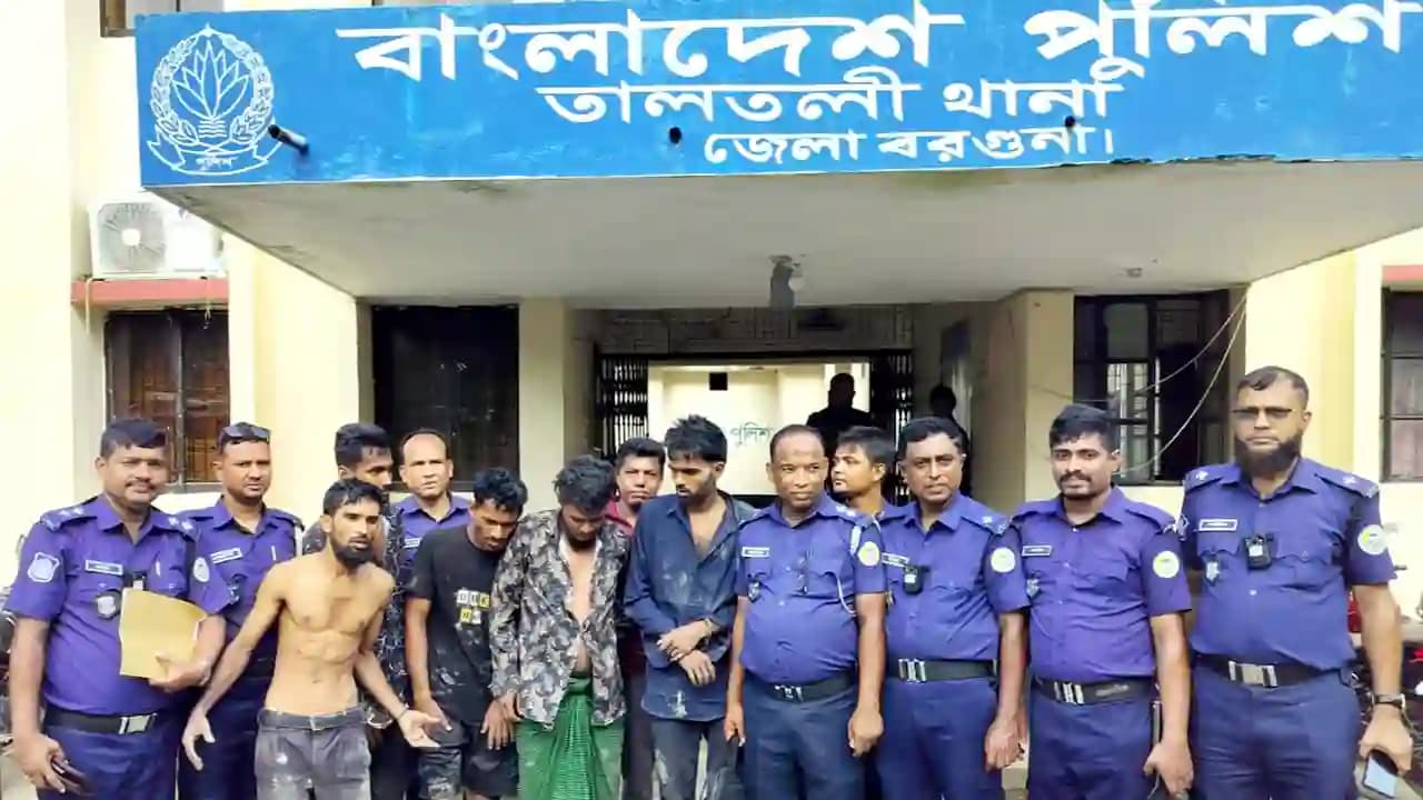 তালতলীতে বিএনপি নেতাকে হত্যার ষড়যন্ত্র? বিদেশি পিস্তলসহ গ্রেপ্তার ৫
