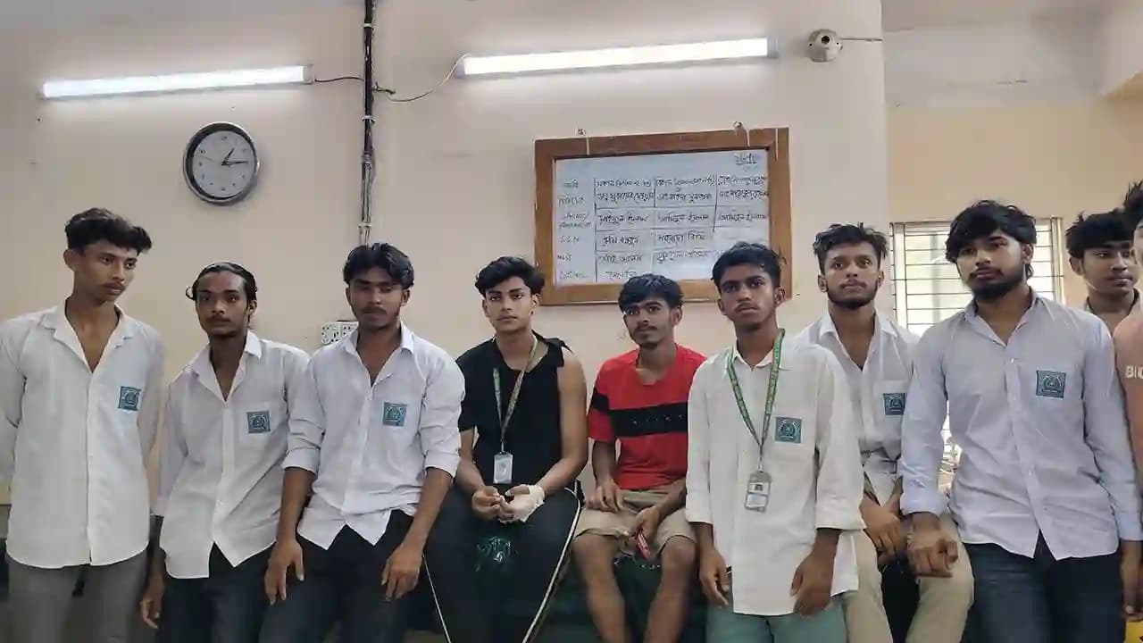 হোমনা সরকারি কলেজে বহিরাগতদের হামলা, আহত ৭ শিক্ষার্থী