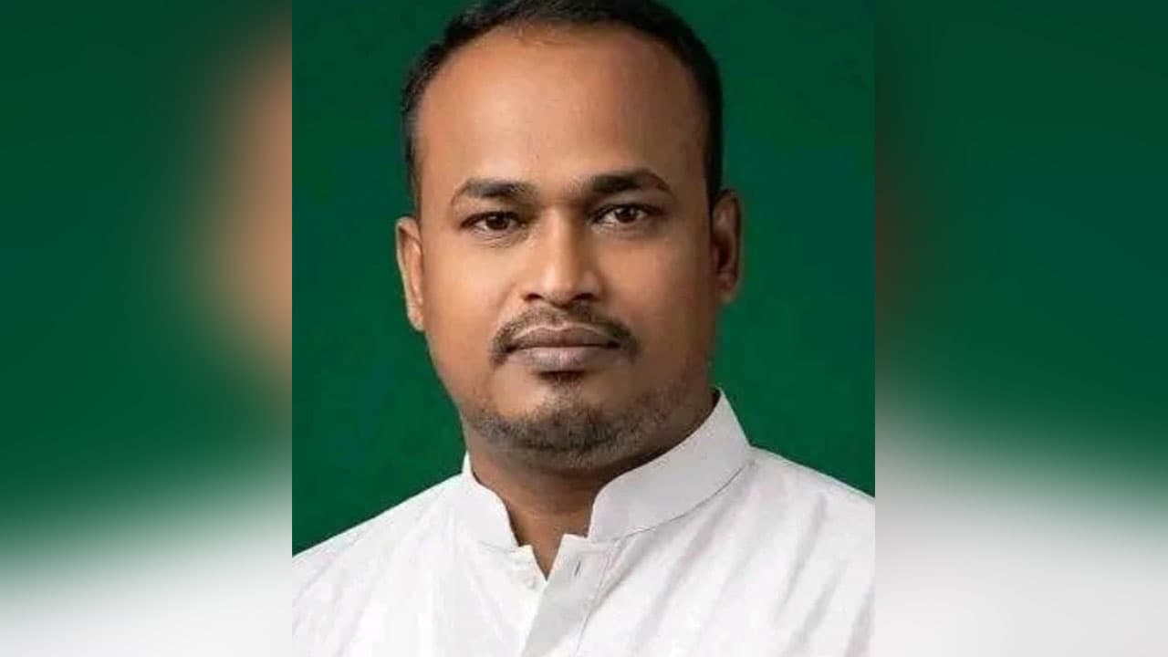 ‘কত টাকায় পদ বেচলেন’ বলা স্বেচ্ছাসেবক দল নেতাকে কুপিয়ে জখম-গুলি