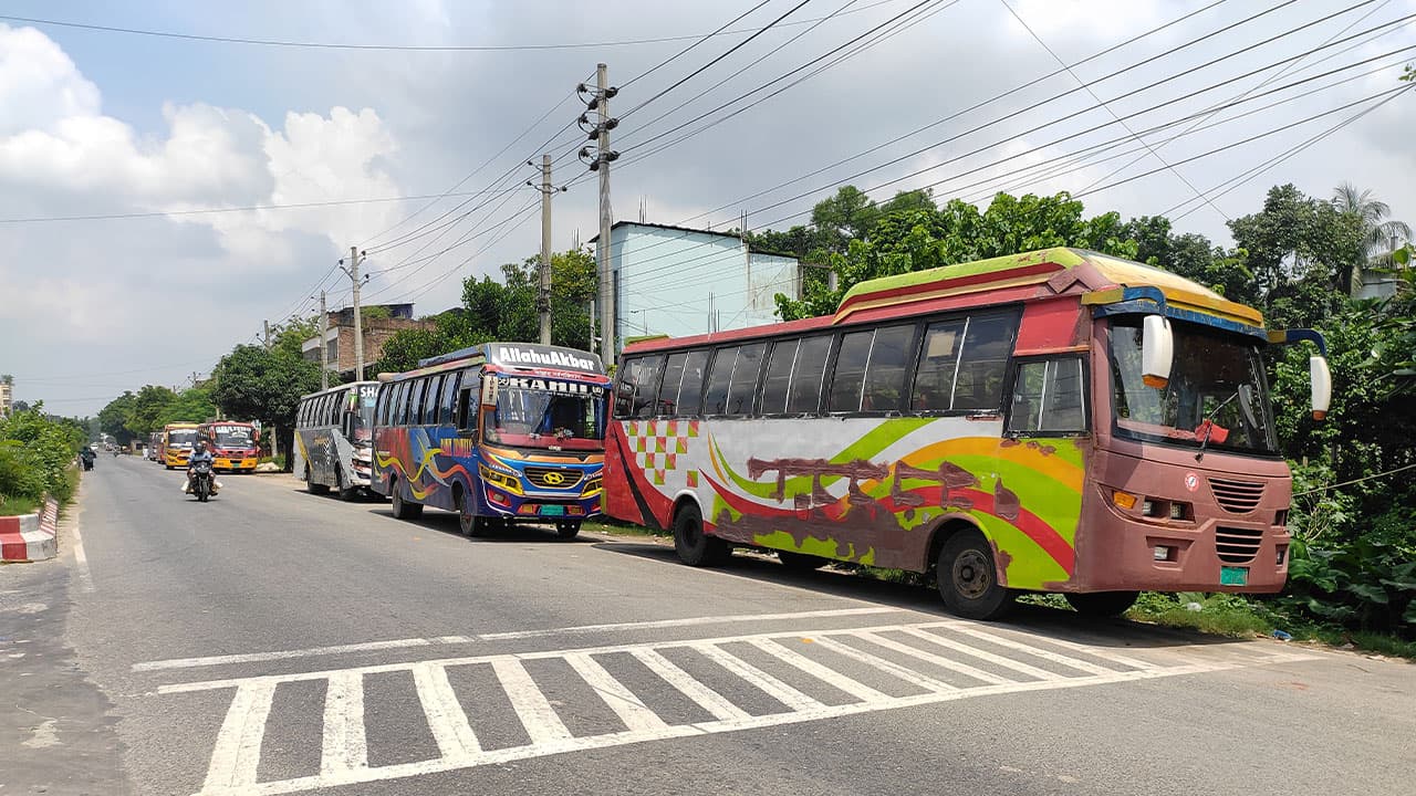 রাজবাড়ী-ফরিদপুর রুটে সাড়ে ৪৩ ঘণ্টা পর বাস চলাচল স্বাভাবিক