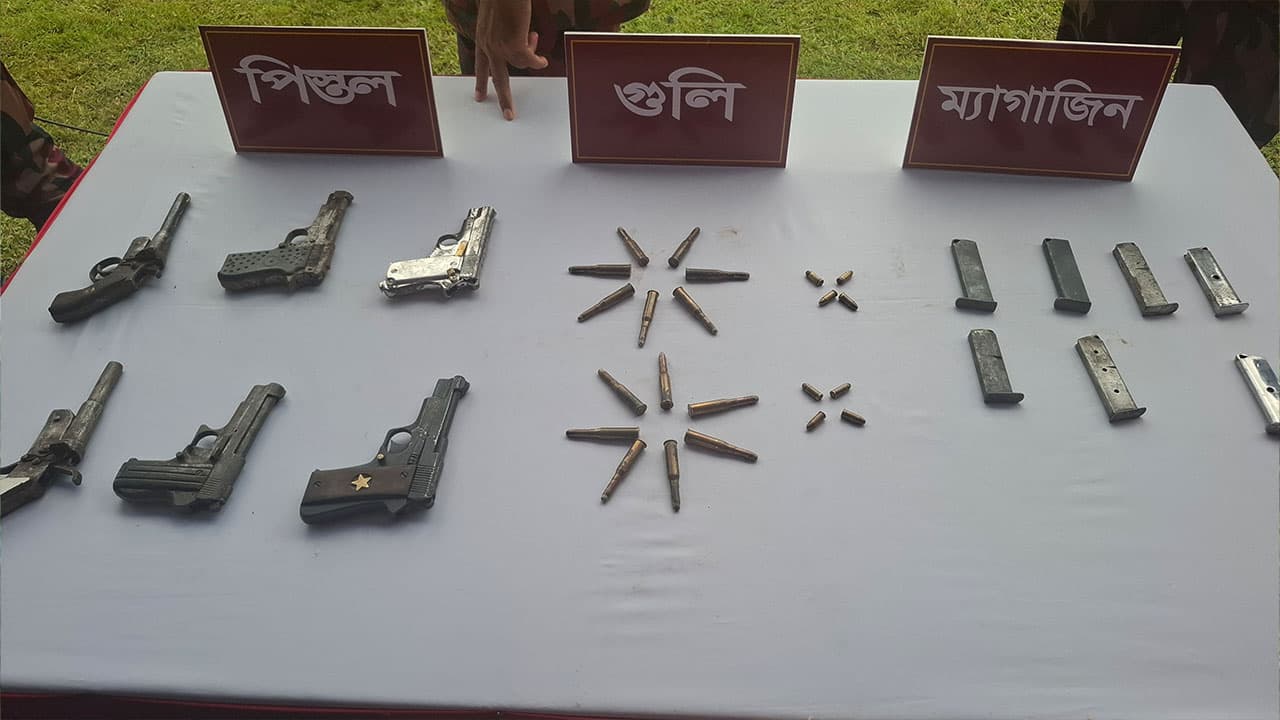 চুনারুঘাটের জঙ্গলে মাটির নিচে লুকানো ৬টি পিস্তল ও গুলি উদ্ধার