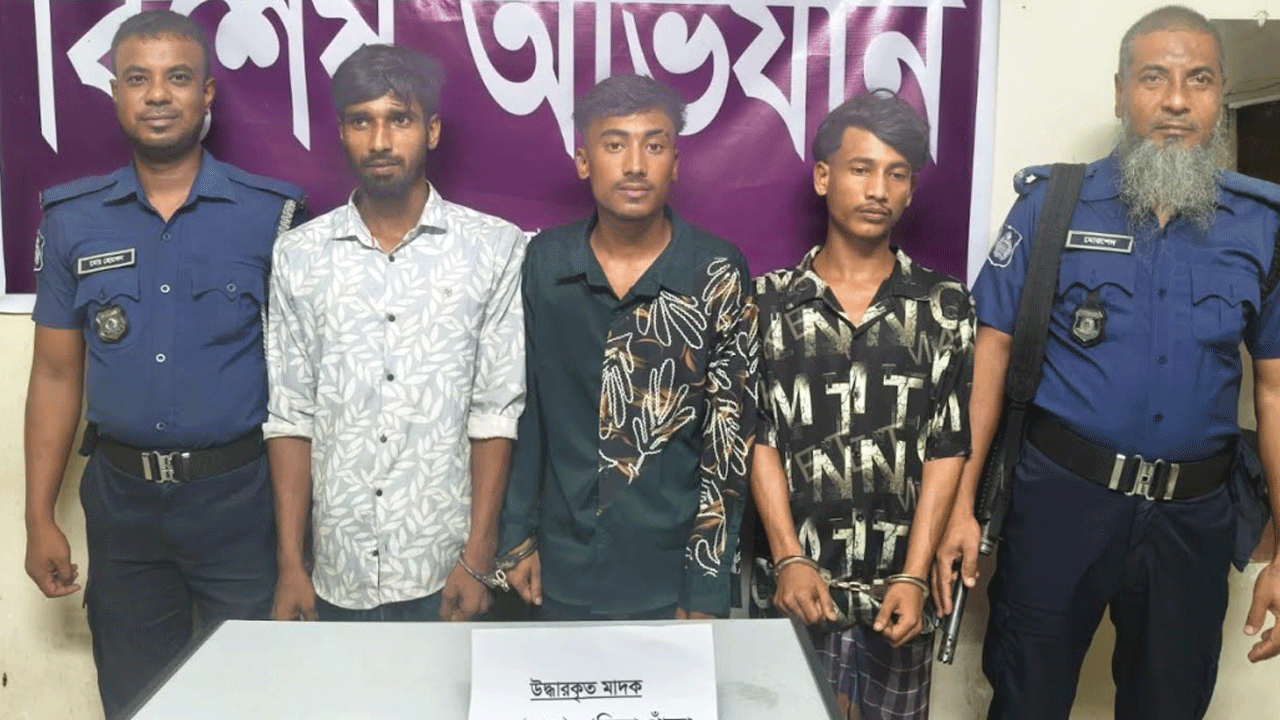 নোয়াখালীতে পুলিশের বিশেষ অভিযান: মাদকসহ গ্রেপ্তার ৯