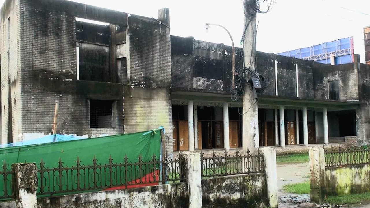 ৮ বছরেও শেষ হয়নি বরগুনার টাউন হল পৌর অডিটোরিয়ামের নির্মাণকাজ