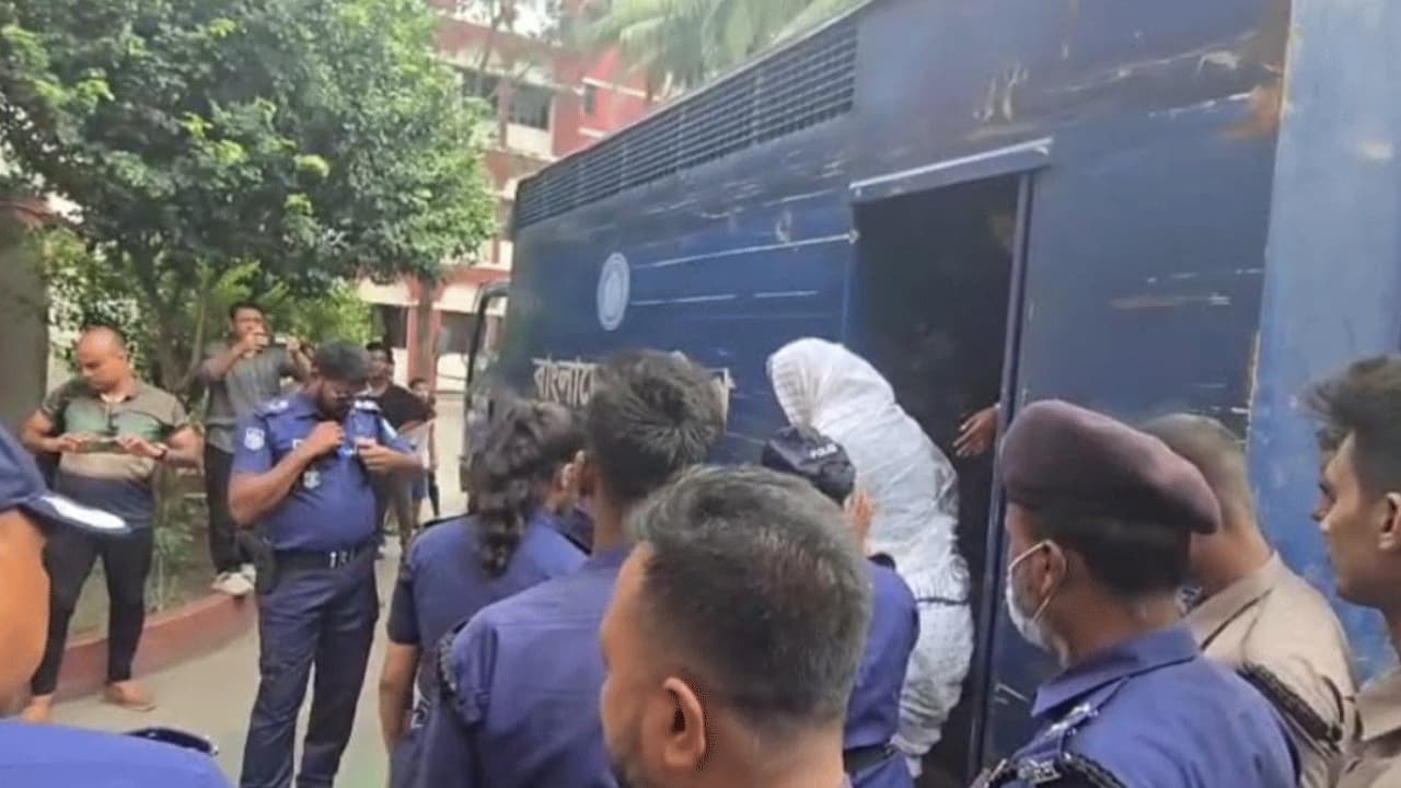 স্বামীর জানাজা ও দাফন শেষে মুন্সীগঞ্জ কারাগারে ফিরলেন দীপু মনি