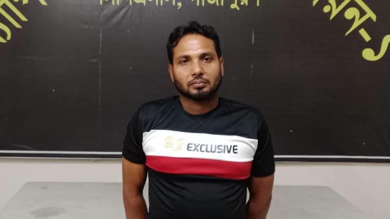 অস্ত্র মামলায় ২০ বছরের কারাদণ্ডপ্রাপ্ত আসামি এক যুগ পর গ্রেপ্তার