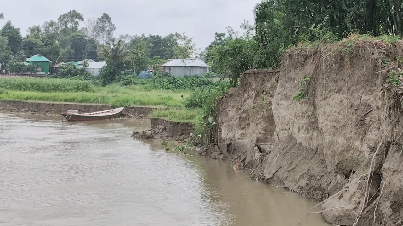 মানিকগঞ্জে যমুনার ভাঙনে গৃহহীন ১২ পরিবার