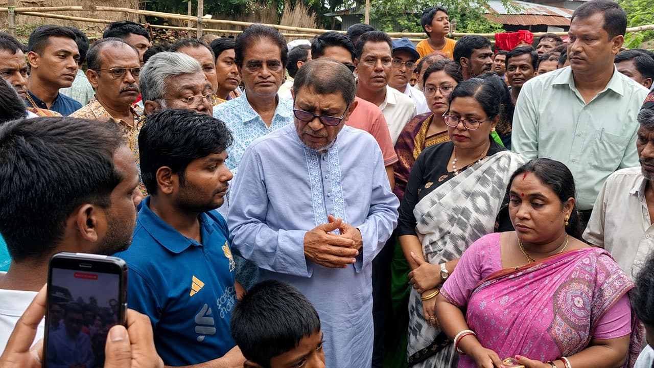 রোগীর মৃত্যুর ঘটনায় শোকসন্তপ্ত পরিবারের পাশে স্বাস্থ্যমন্ত্রী