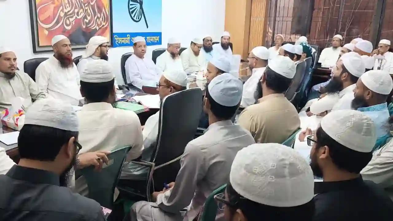 নেতা হত্যার বিচার না হলে ক্ষোভ বাড়বে: চরমোনাই পীর