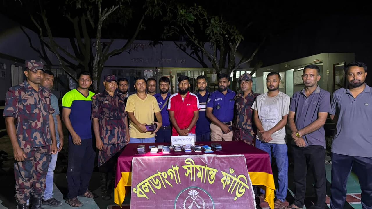 হাঁস-মুরগির খোঁয়াড়ে ১৩ লাখ টাকার চোরাই ফোন উদ্ধার, ১ গ্রেপ্তার