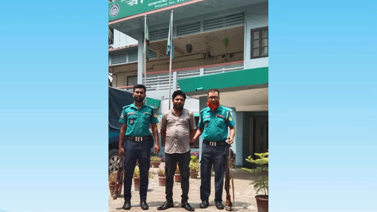 নিরাপত্তাকর্মীকে ছুরি দেখিয়ে হত্যার হুমকি, ১ গ্রেপ্তার