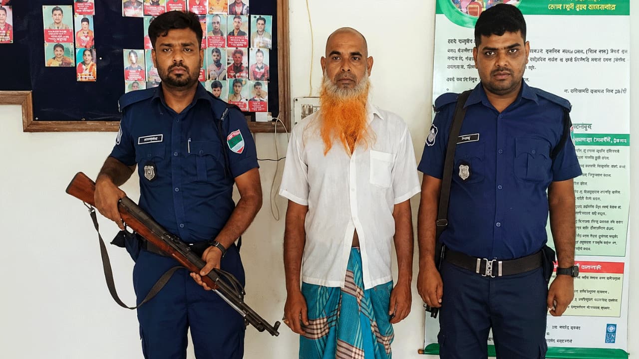 যশোরে বিএনপি কার্যালয় পোড়ানোয় সাবেক ইউপি সদস্য গ্রেপ্তার