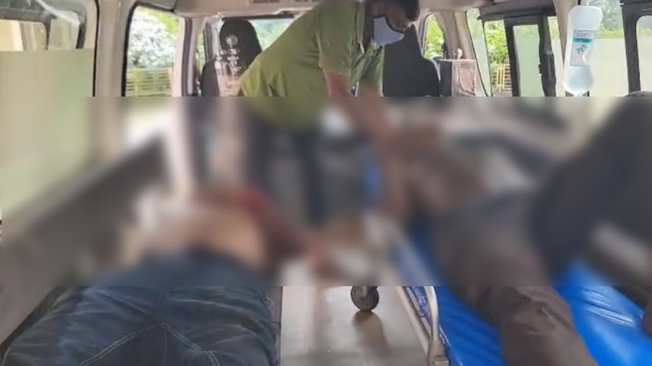 পদ্মা নদীতে চ্যানেল চার্জ আদায়ে হামলা, ১১ জন আহত