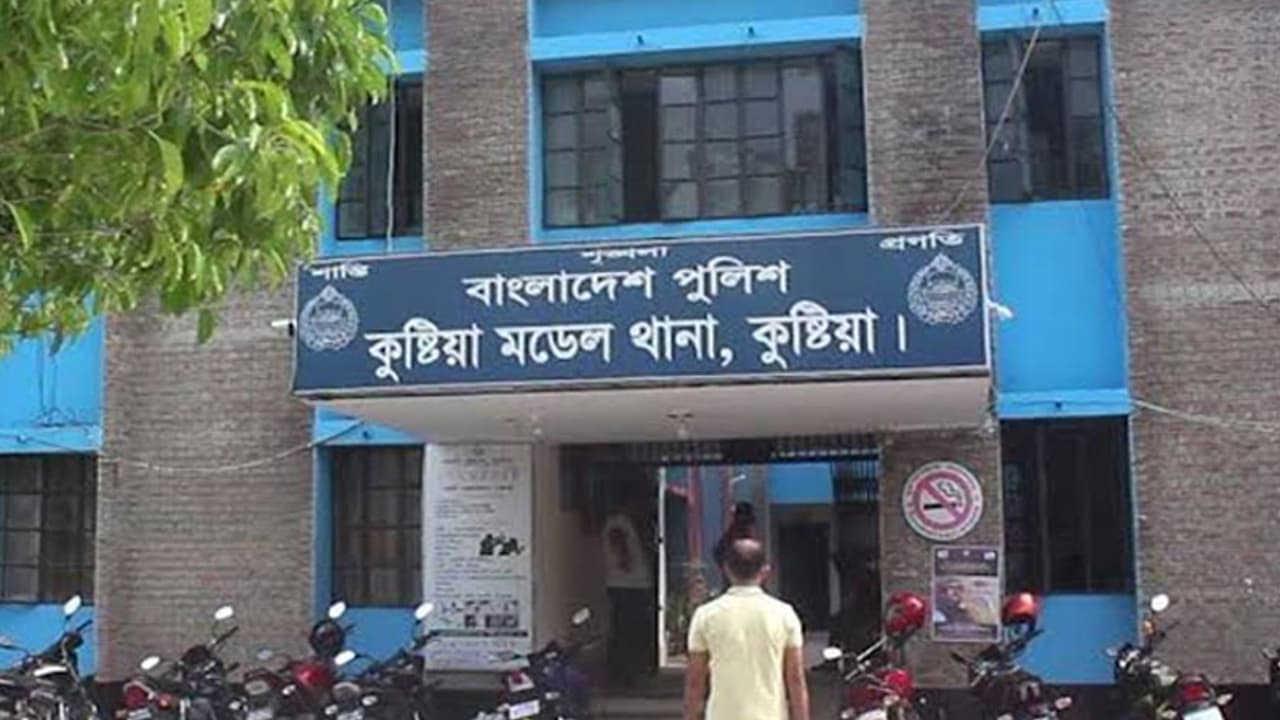 কুষ্টিয়ায় লিফটের ফাঁকে পড়ে যুবকের মৃত্যু
