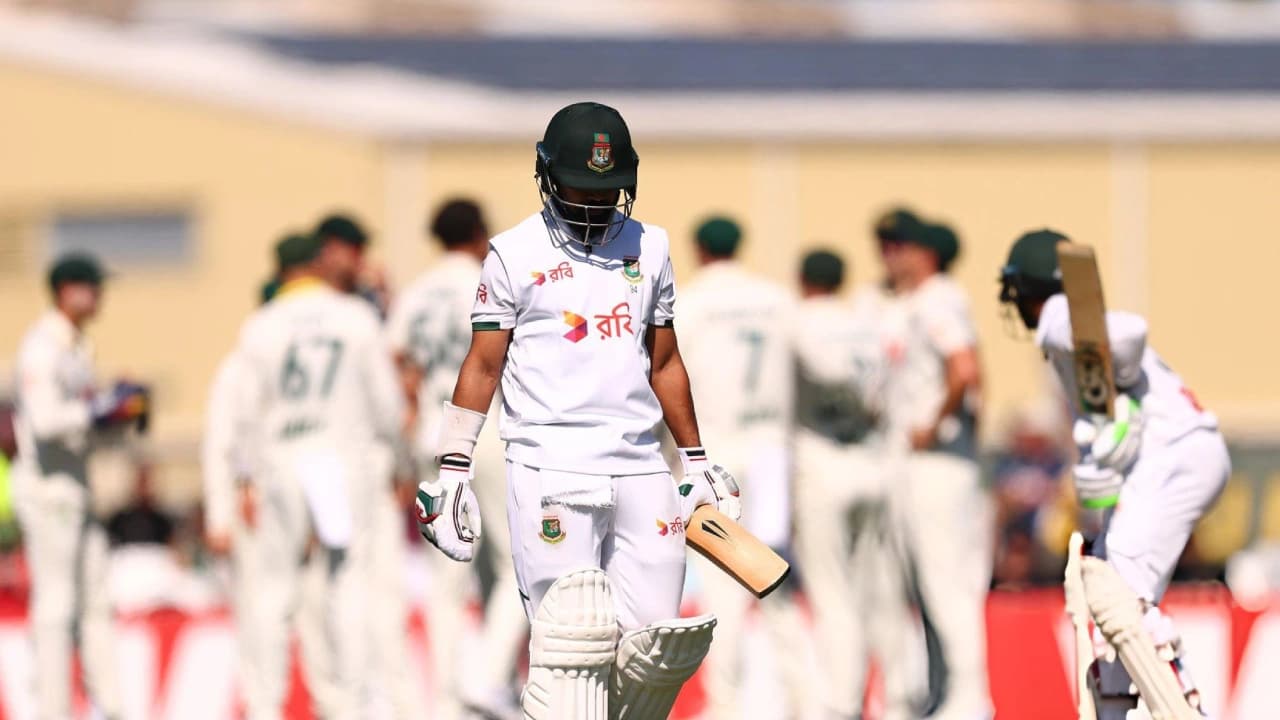 স্টার্কের তোপে দ্রুত ৩ উইকেট হারাল বাংলাদেশ