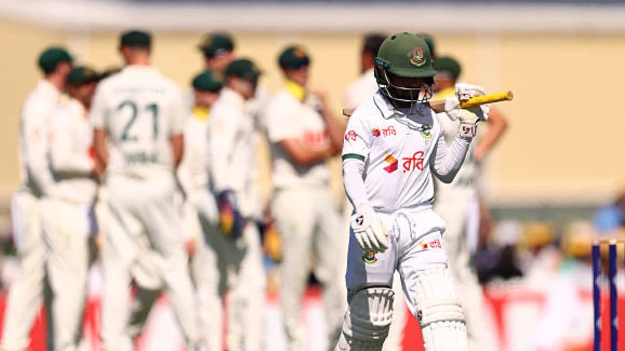 স্টার্কের দাপটে লাঞ্চে বিপর্যস্ত বাংলাদেশ