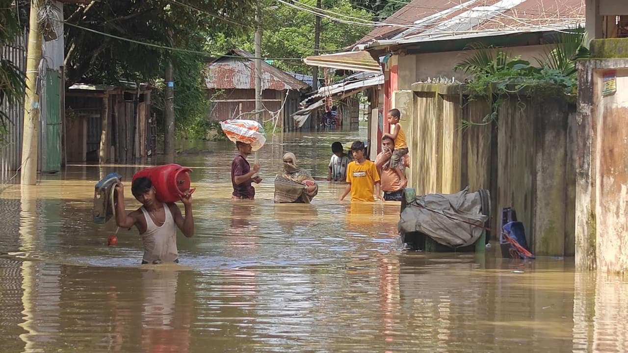 ভারী বৃষ্টিতে খাগড়াছড়ির নিম্নাঞ্চল প্লাবিত, পানিবন্দী শতাধিক পরিবার