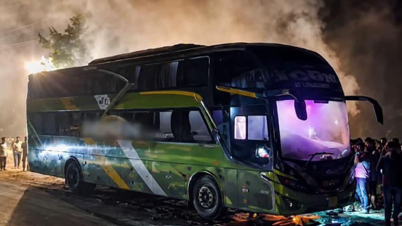 ‘চালক-সহকারী কিছু জানাননি, পোড়া গন্ধ পেয়ে আগুন দেখতে পাই’