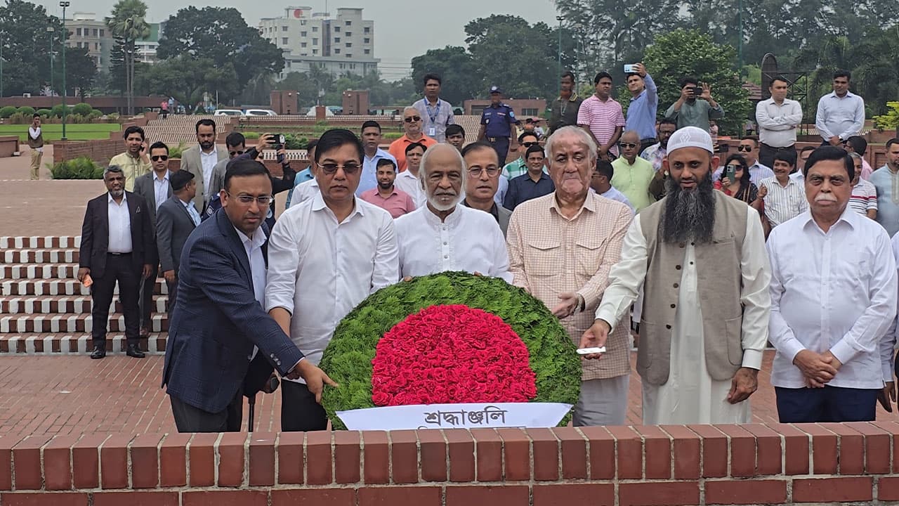 স্মৃতিসৌধে শ্রদ্ধা নিবেদন করলেন নতুন মন্ত্রী ও প্রতিমন্ত্রীরা