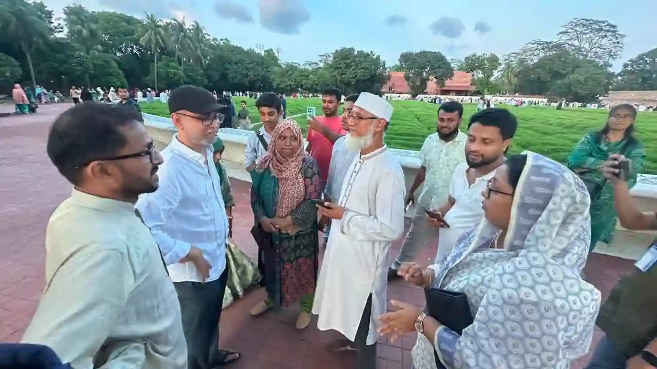 ‘যারা শোনার তারা কি মনোযোগ দিয়ে শুনছেন’