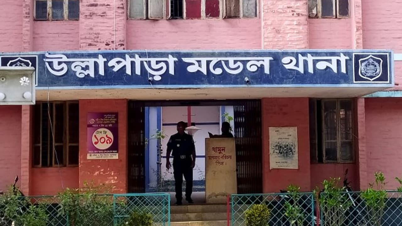 উল্লাপাড়ায় ট্রাকচাপায় স্কুলশিক্ষকের মৃত্যু