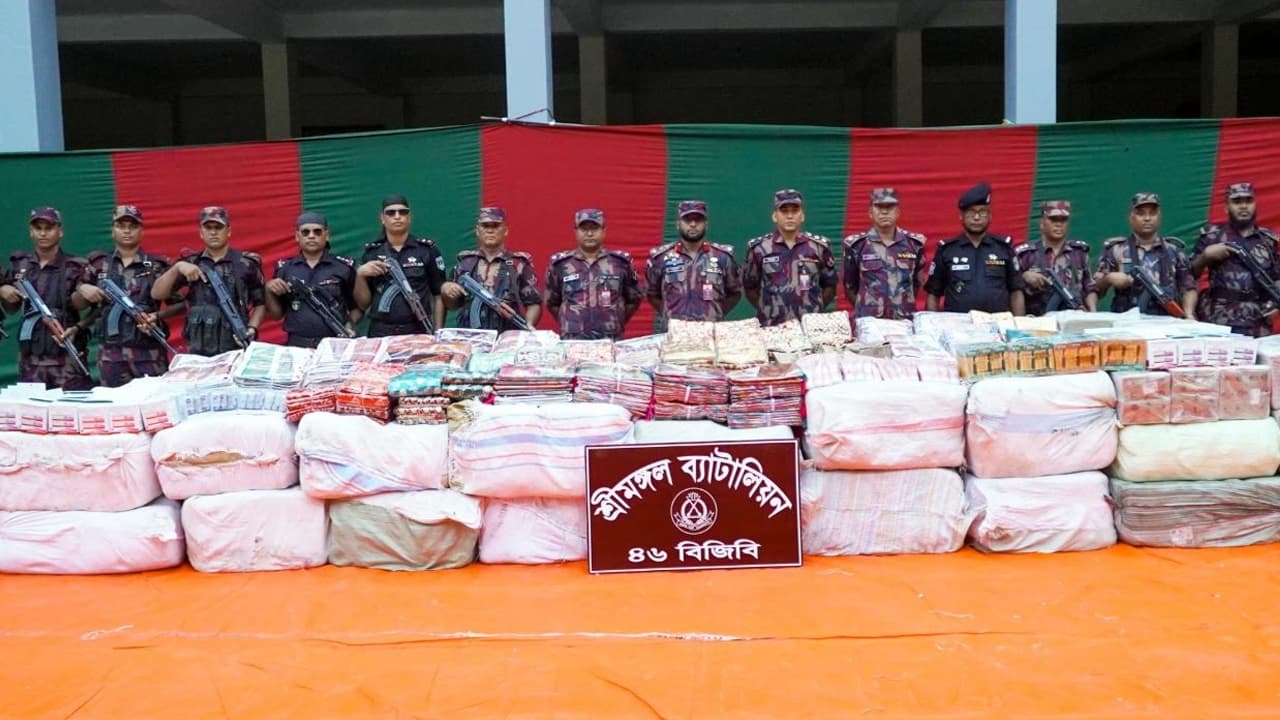 মৌলভীবাজারে ৩ কোটি টাকার ভারতীয় শাড়ি ও কসমেটিক্স জব্দ