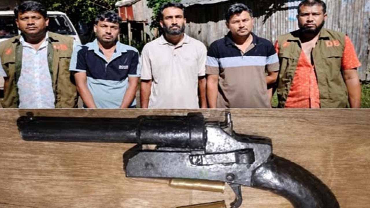 যশোরে অস্ত্রসহ তিন আটক
