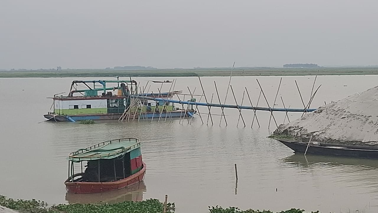 সব ম্যানেজ করেই চালাচ্ছি, বললেন বালুমহালের ঠিকাদার আব্দুস সাত্তার