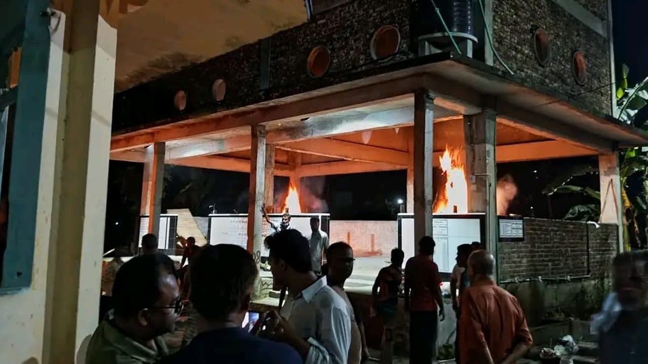 রংপুরে একই পরিবারের চারজনের দাহ সম্পন্ন